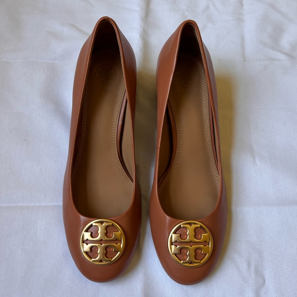 Tory Burch Chelsea Medallion 50mm Pump